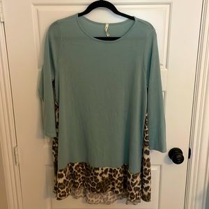 So cute Beeson River Tunic with animal print 1X